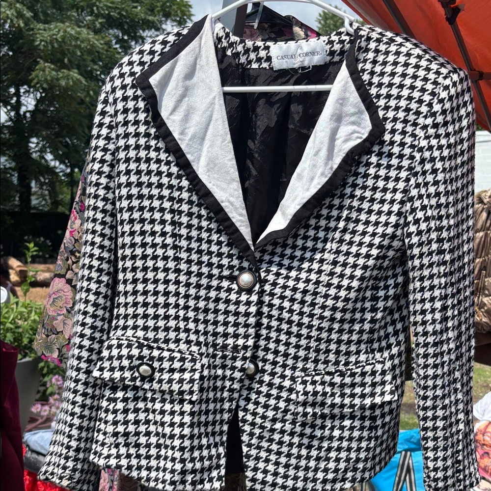 Casual Corner Black and White Houndstooth Blazer